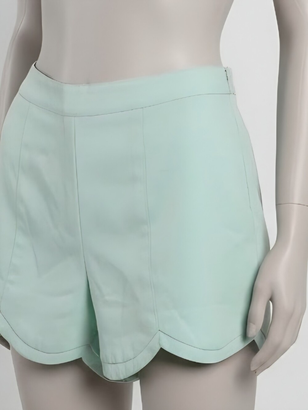 Women's Mint Scallop Hem Shorts